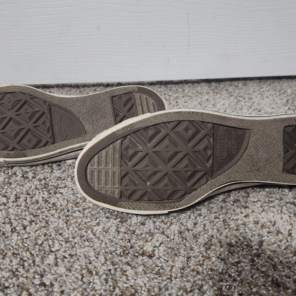 Converse - Picture 2 of 3